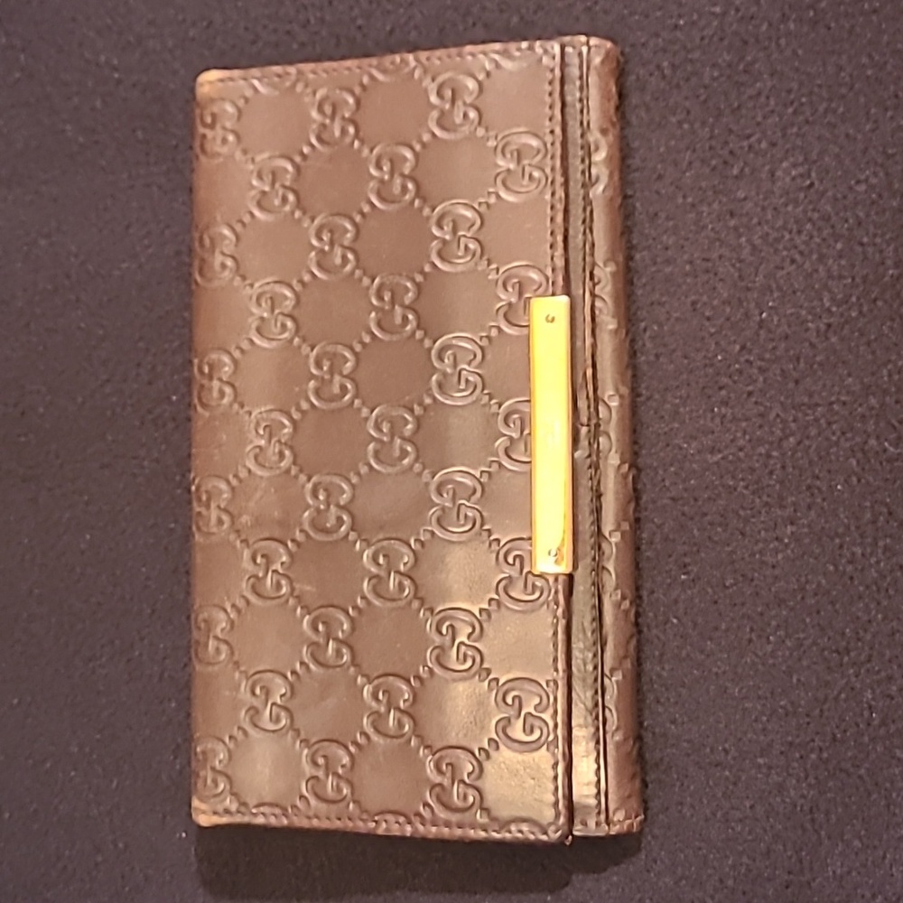 GUCCI EMBOSSED WALLET with Gold plate